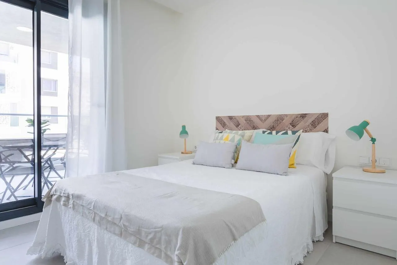 Sunny Art In Malaga Beach Apartment
