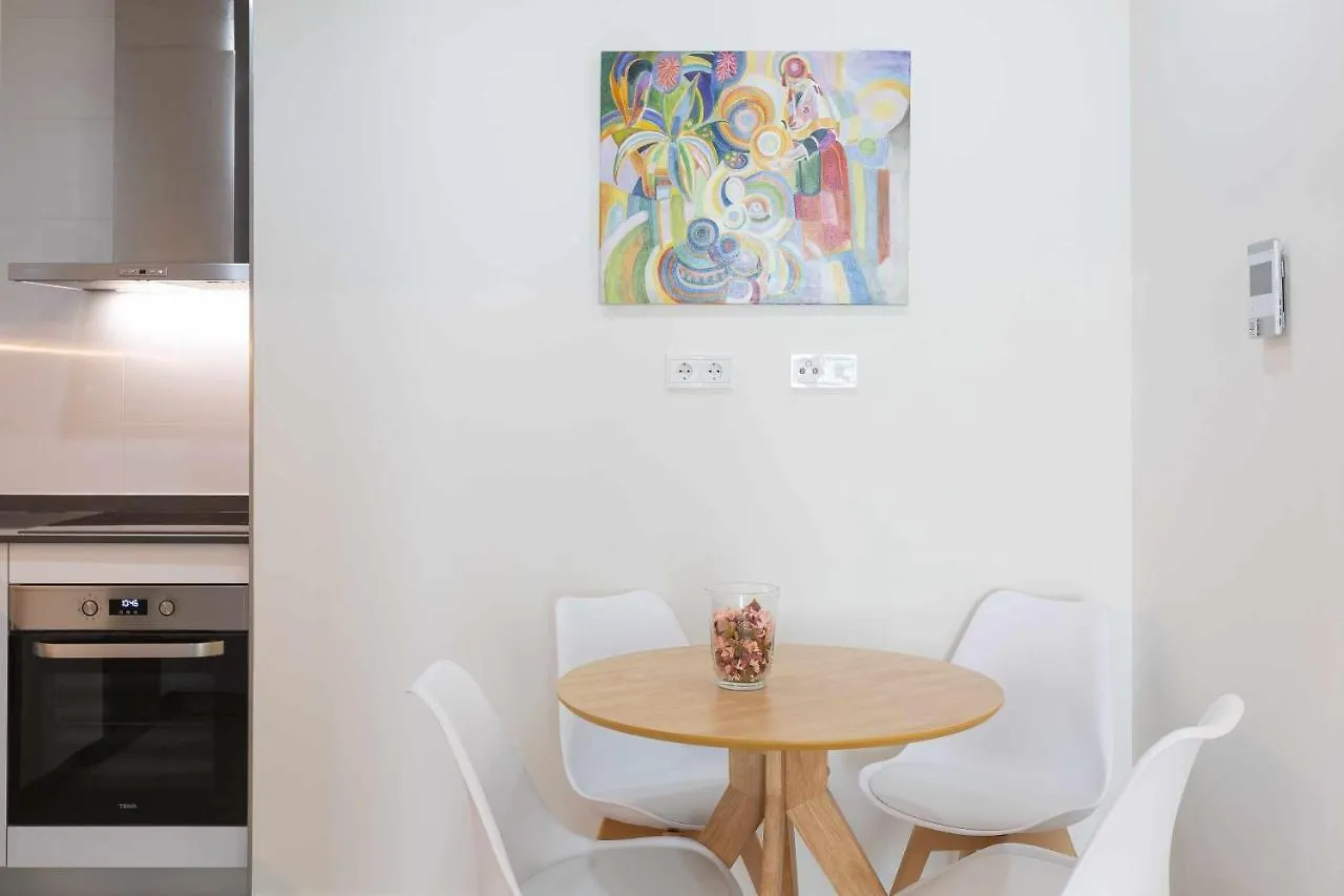 Sunny Art In Malaga Beach Apartment